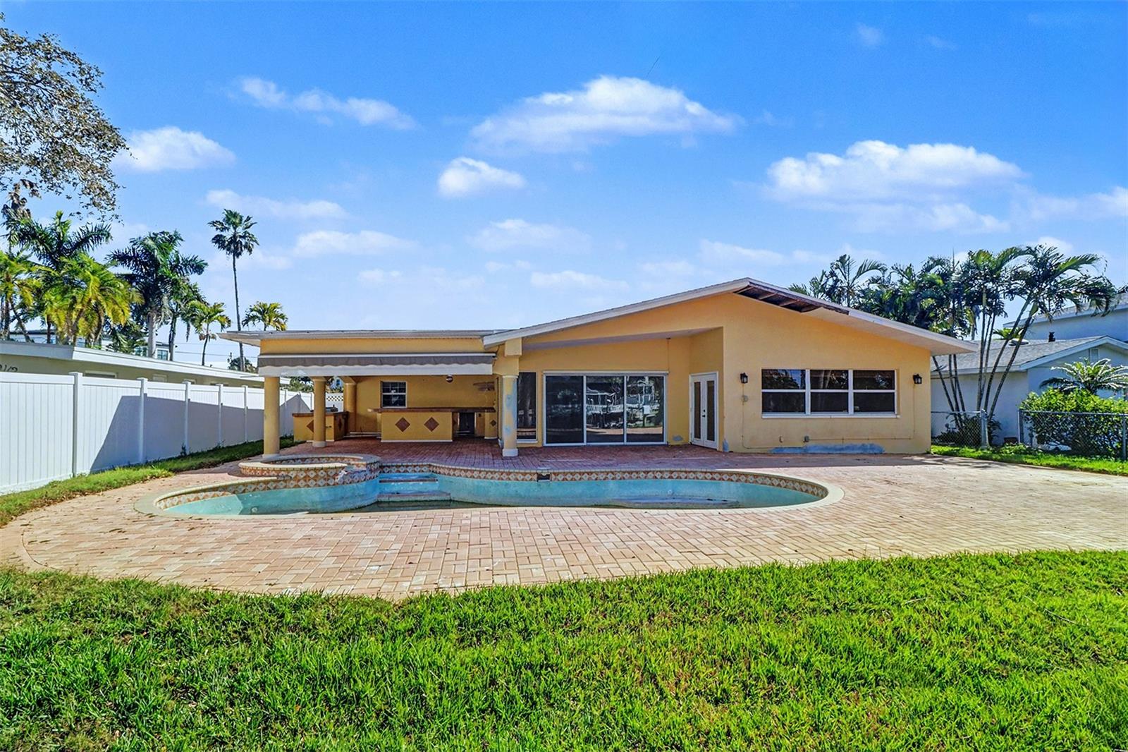 Image 27 of 33 For 15918 Redington Drive