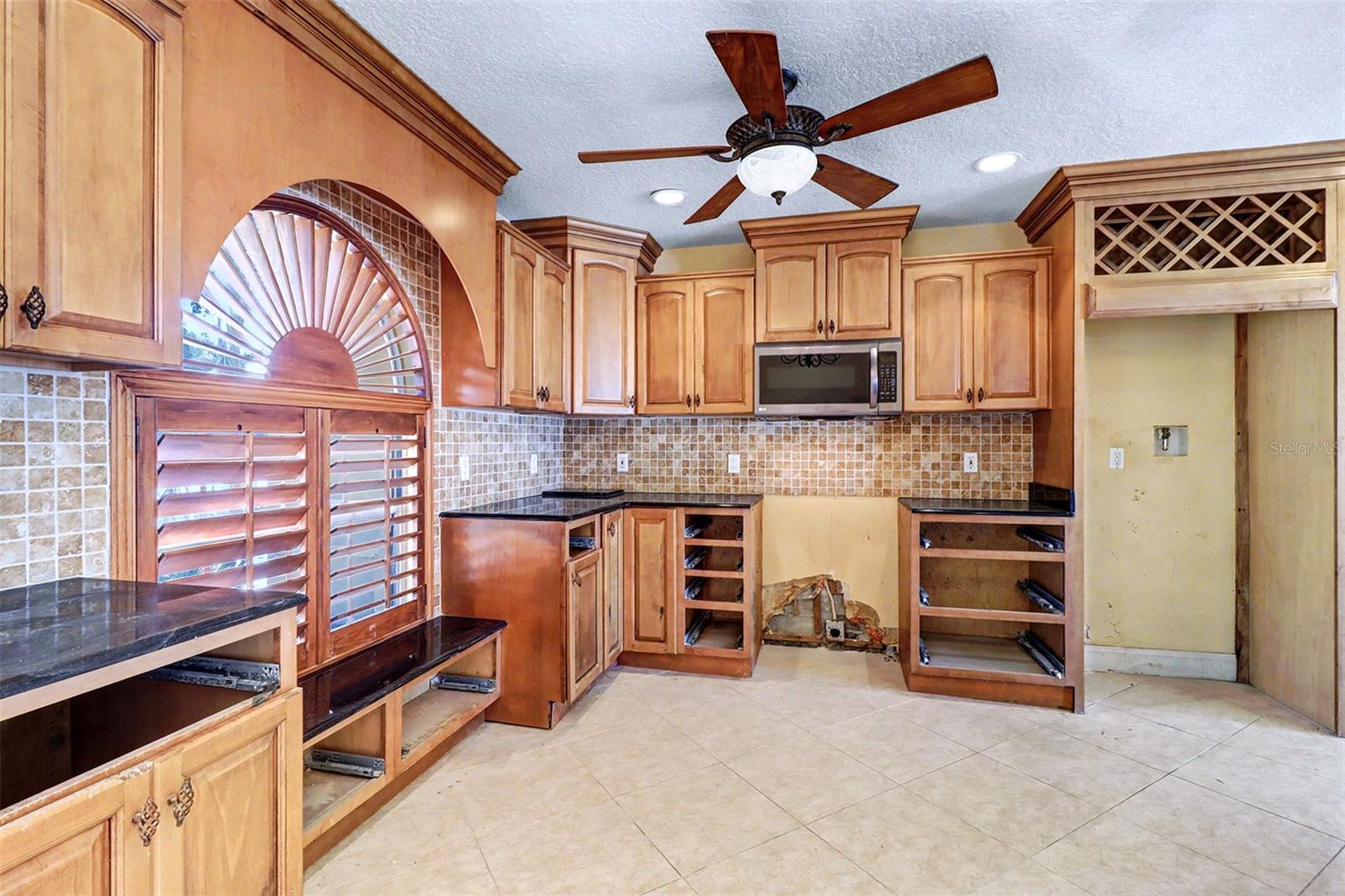 Image 9 of 33 For 15918 Redington Drive