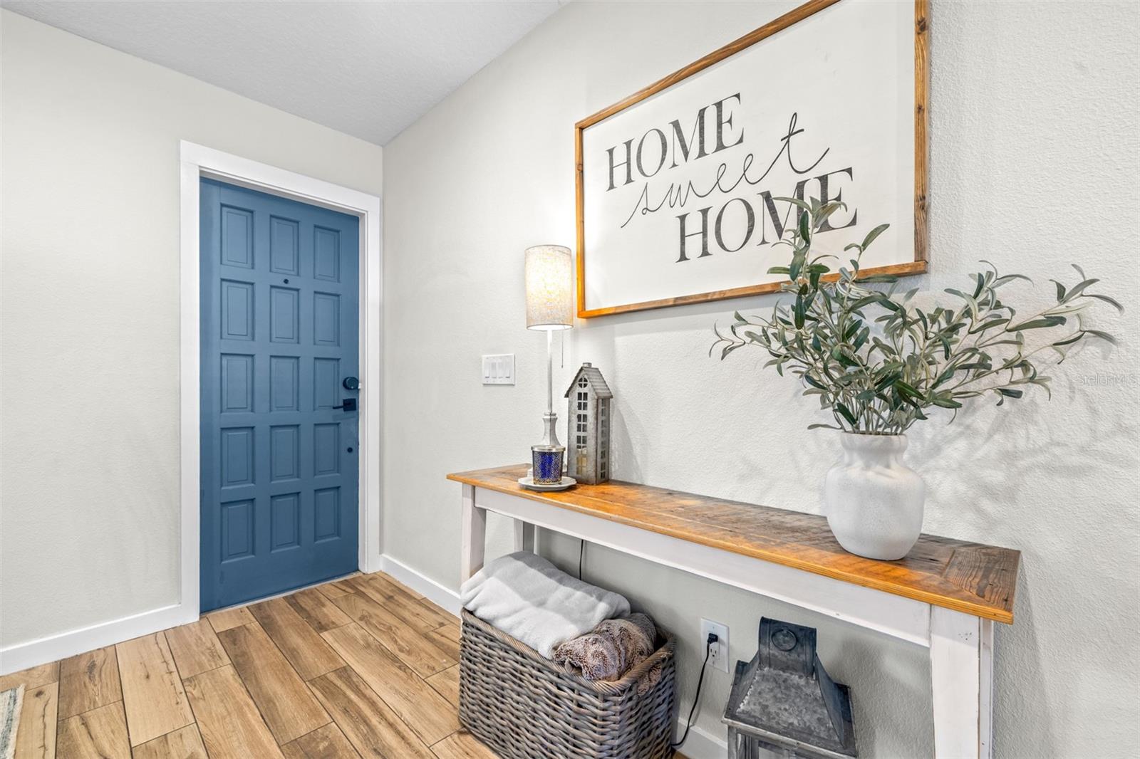 Listing photo id 9 for 6126 Native Woods Drive