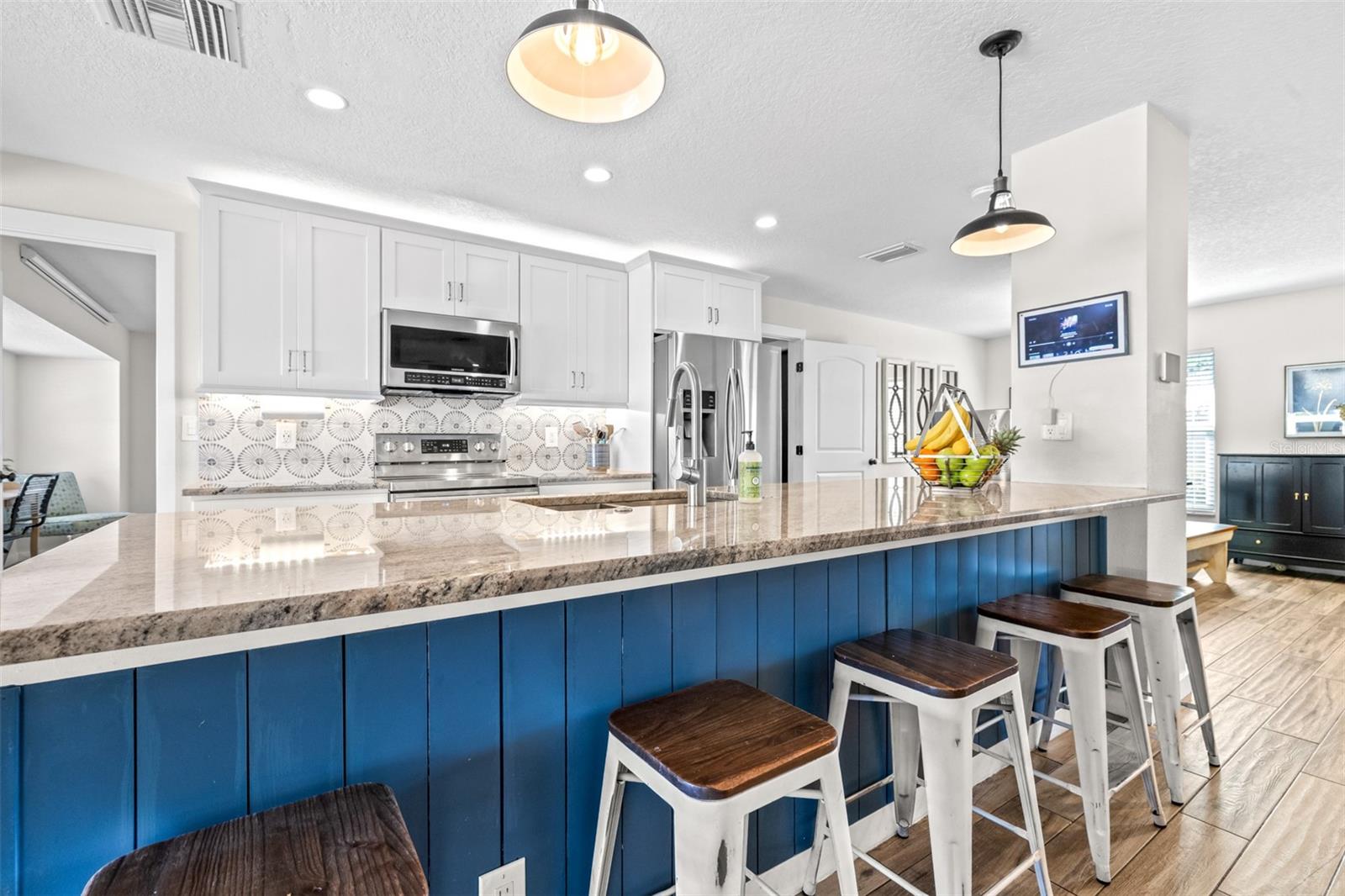 Listing photo id 4 for 6126 Native Woods Drive