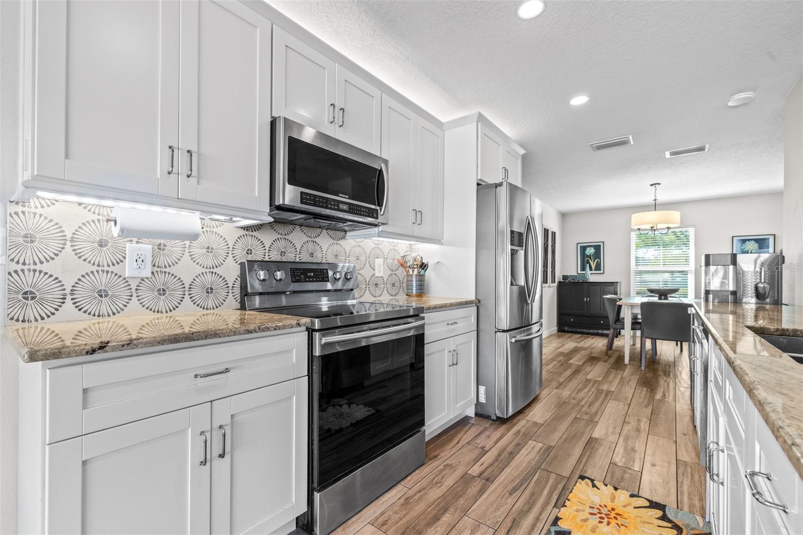 Listing photo id 5 for 6126 Native Woods Drive