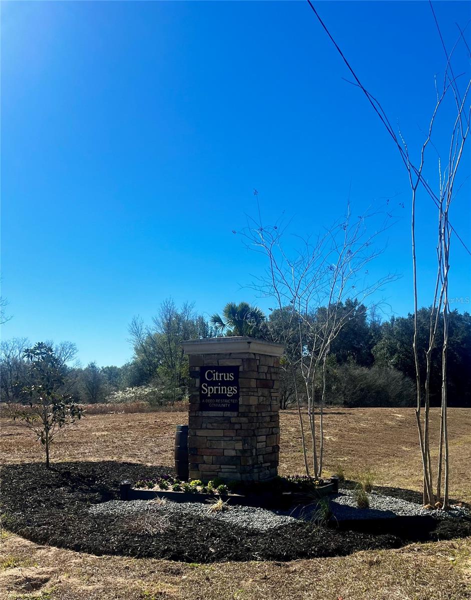 Listing photo id 10 for 8039 Creek Way