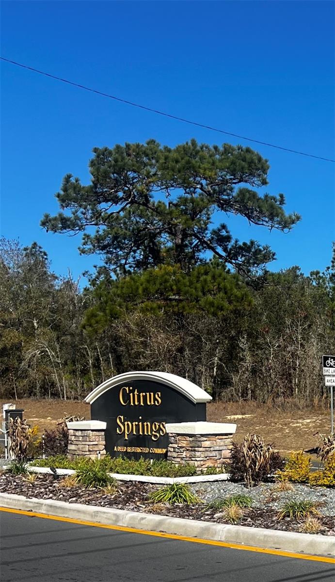 Listing photo id 0 for 8039 Creek Way