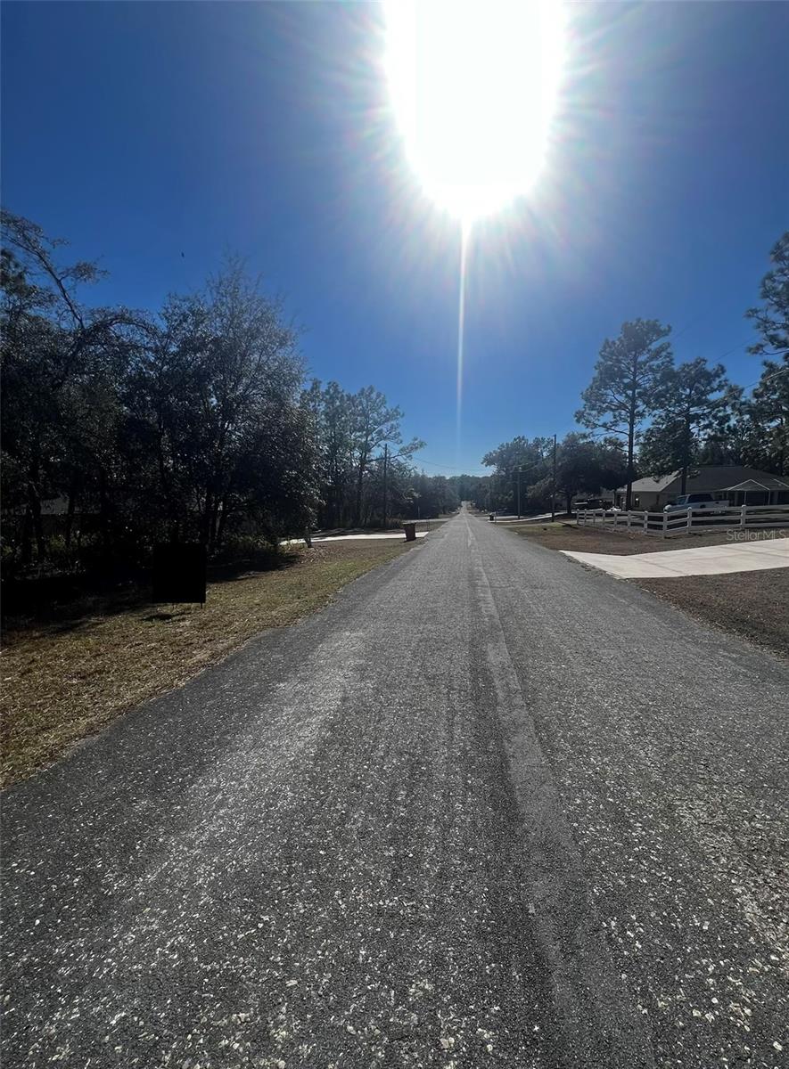 Listing photo id 4 for 8039 Creek Way