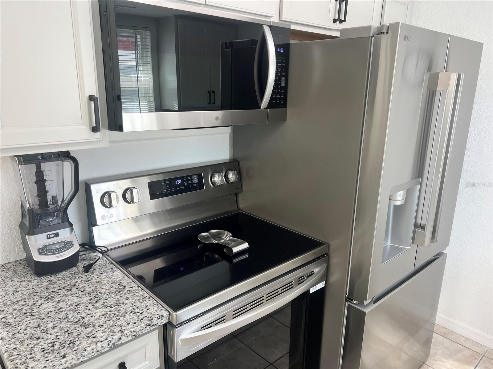 Image 2 of 11 For 6154 Midnight Pass Road B03