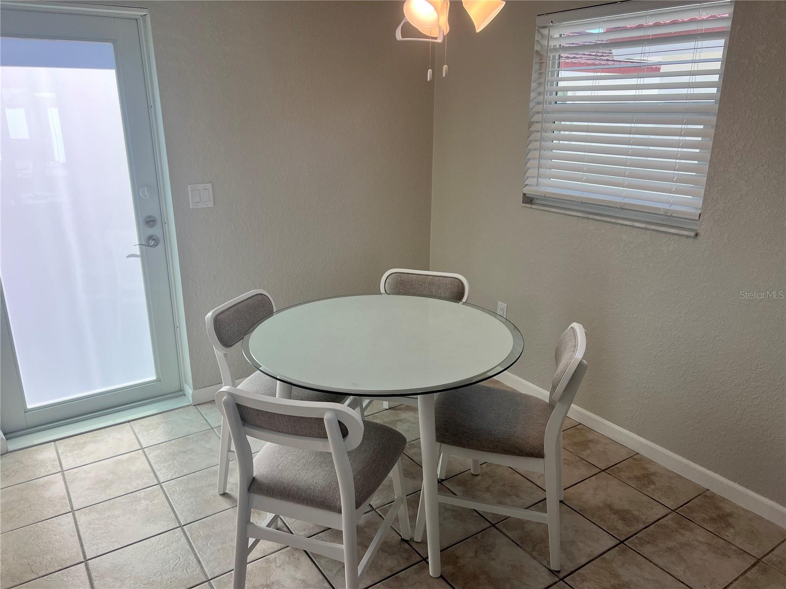 Image 3 of 11 For 6154 Midnight Pass Road B03