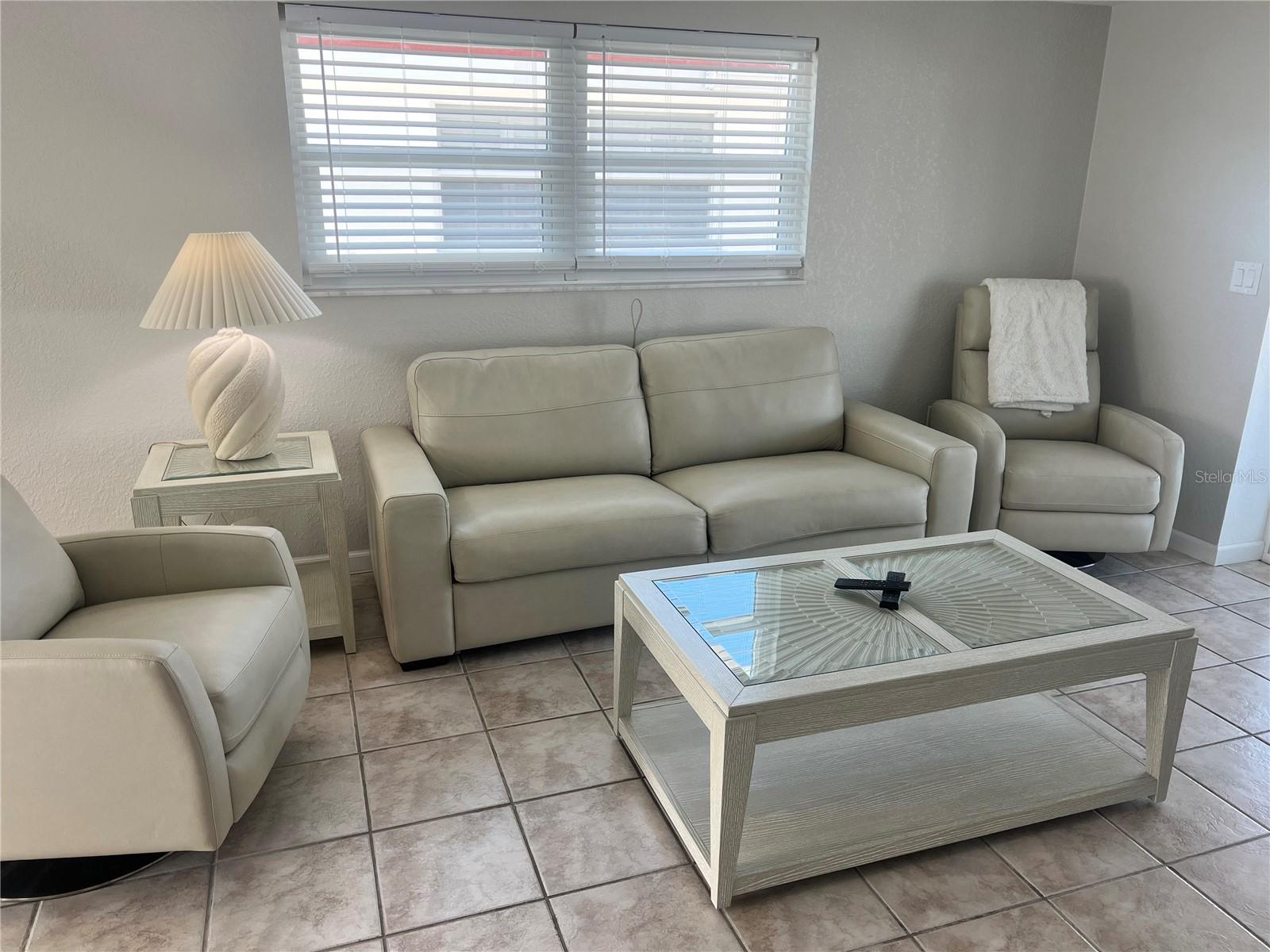 Image 4 of 11 For 6154 Midnight Pass Road B03