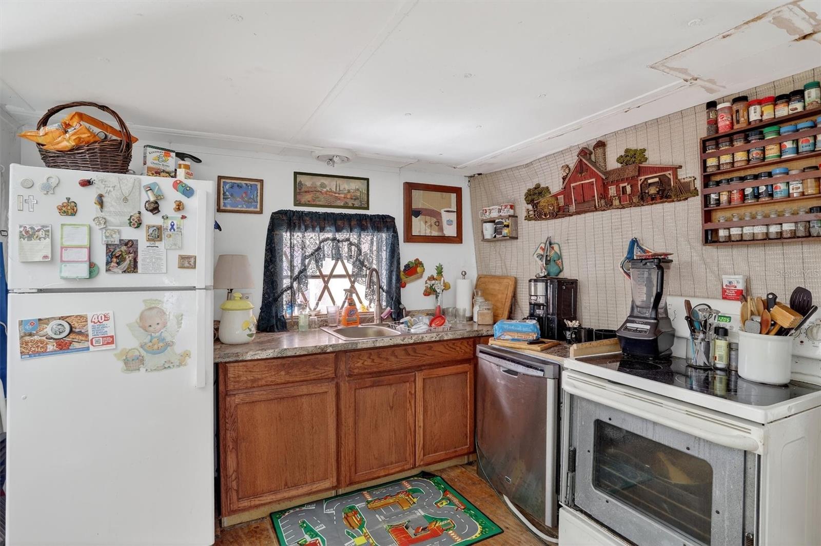 Listing photo id 9 for 18316 Crooked Lane