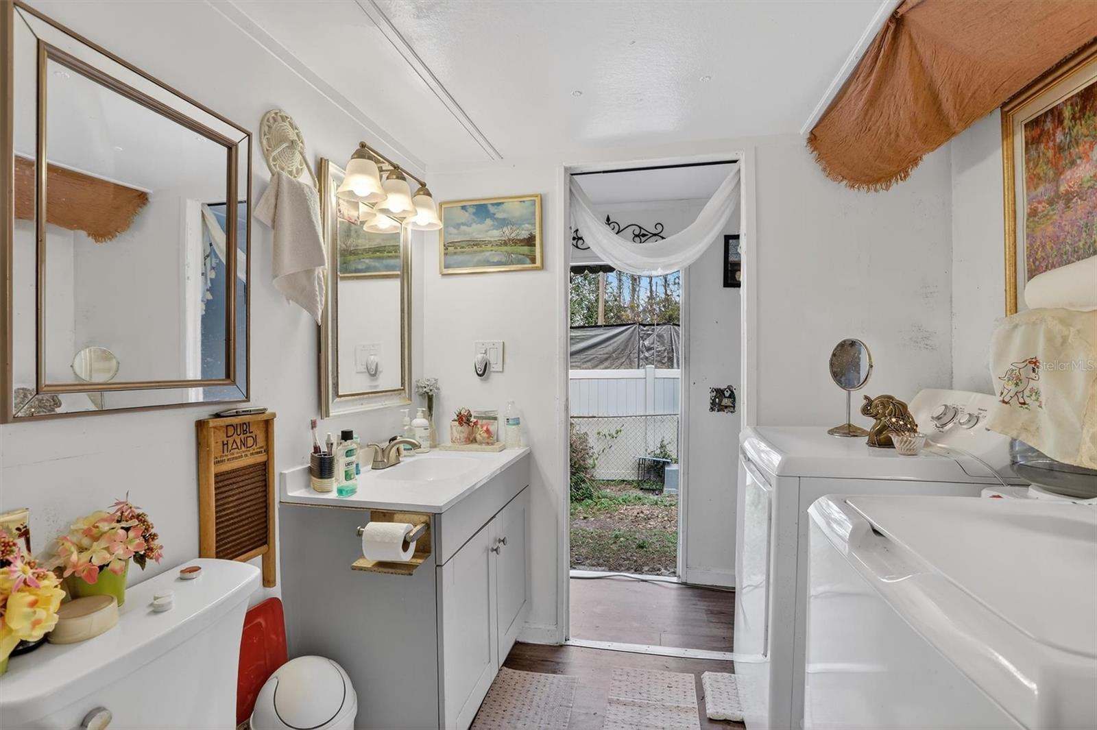 Listing photo id 10 for 18316 Crooked Lane