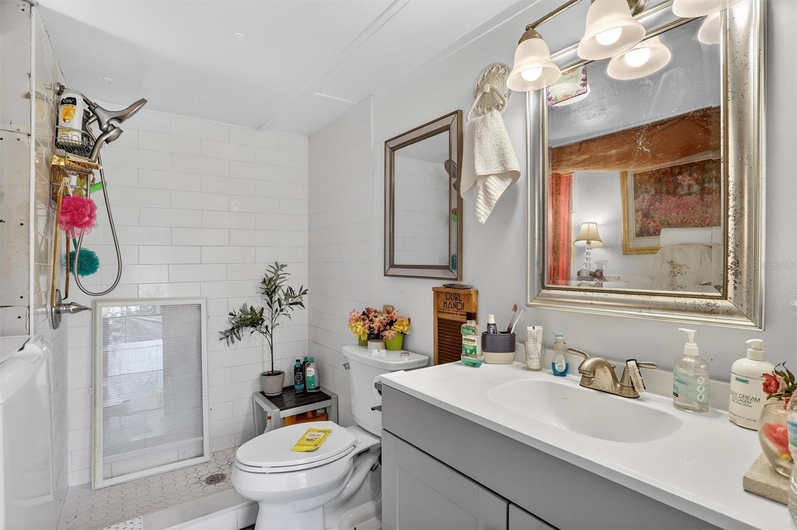 Listing photo id 12 for 18316 Crooked Lane