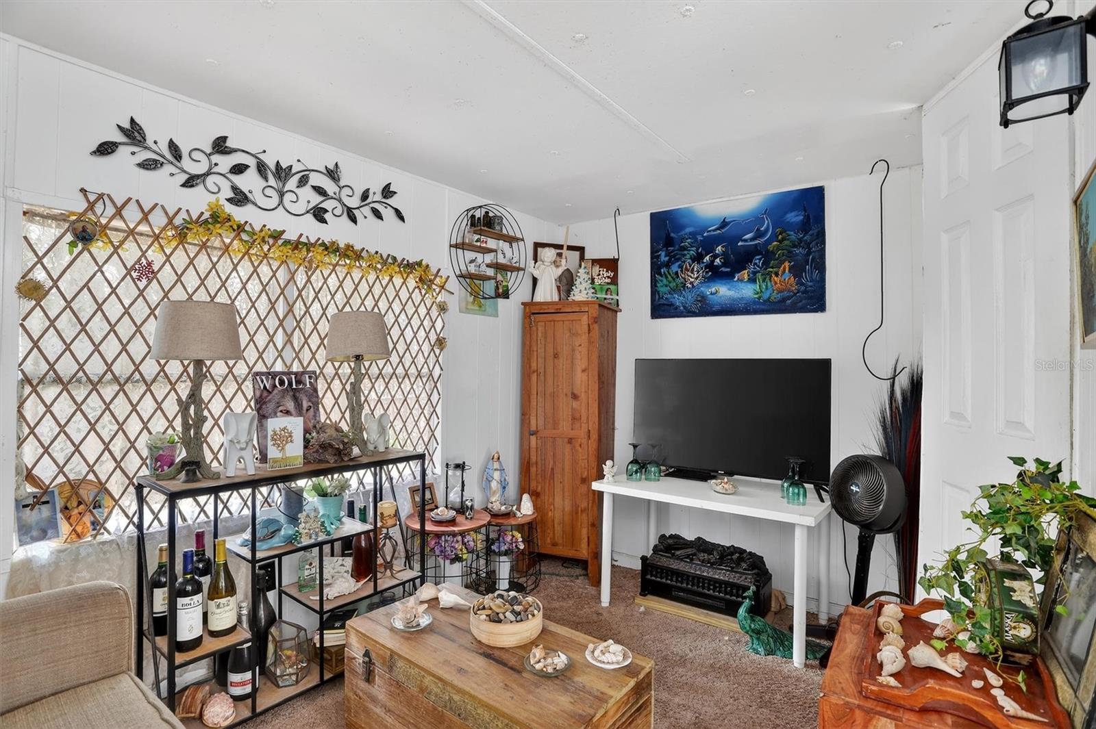 Listing photo id 2 for 18316 Crooked Lane