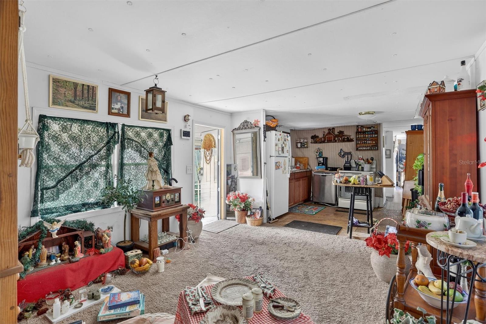 Listing photo id 5 for 18316 Crooked Lane