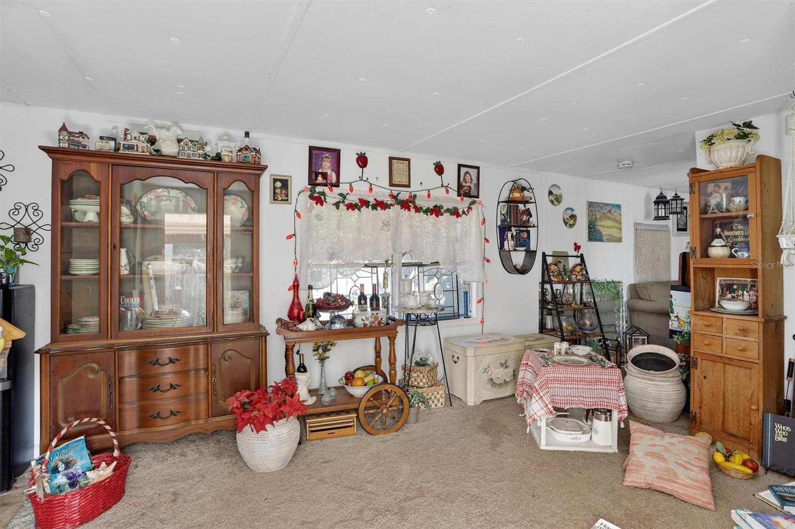 Listing photo id 6 for 18316 Crooked Lane