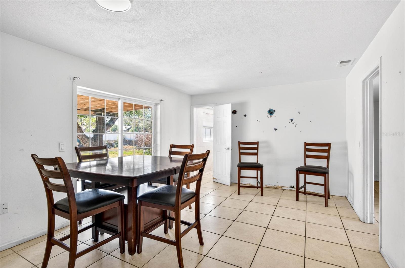 Image 10 of 38 For 527 Julie Lane