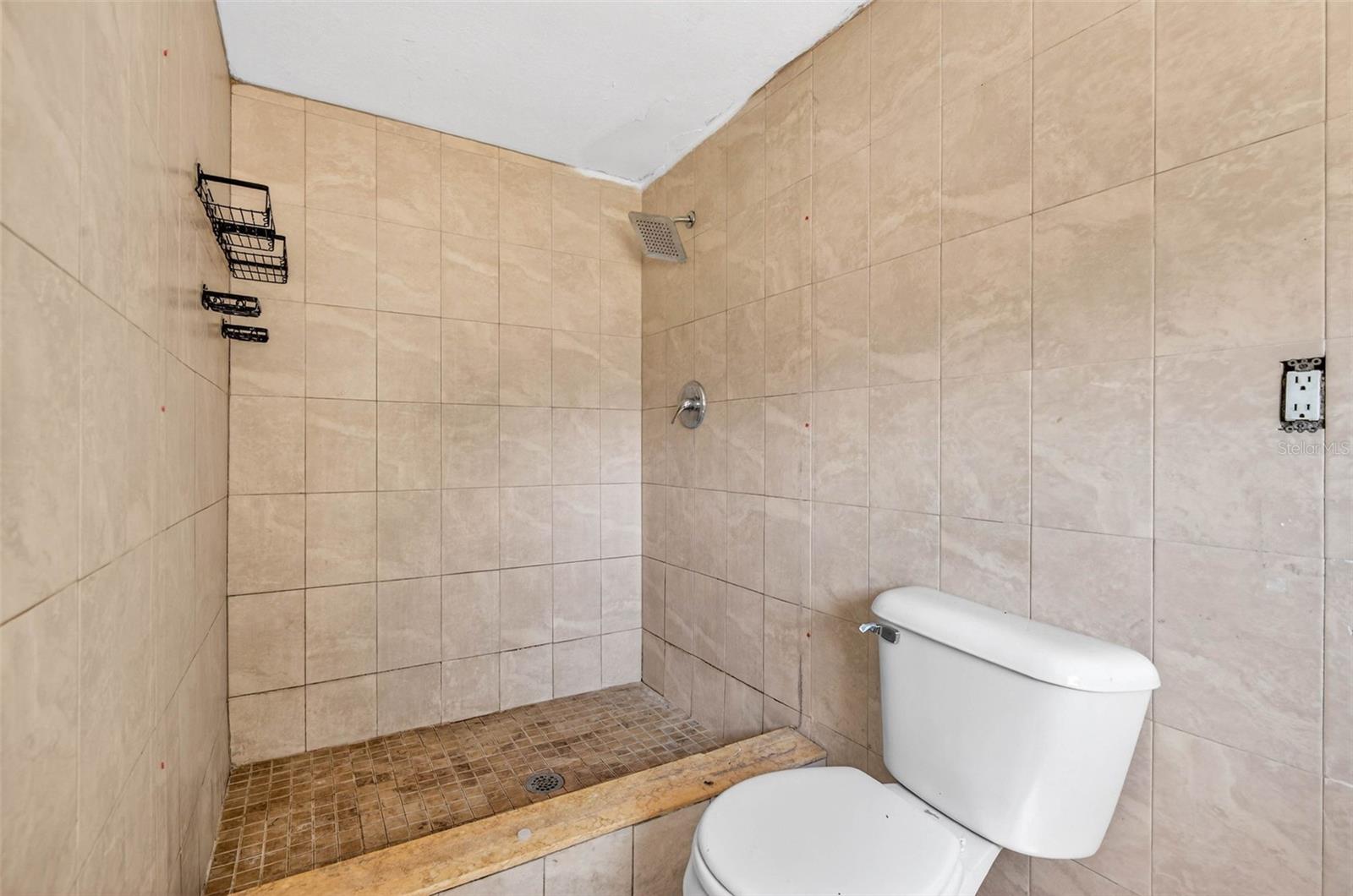 Image 11 of 38 For 527 Julie Lane