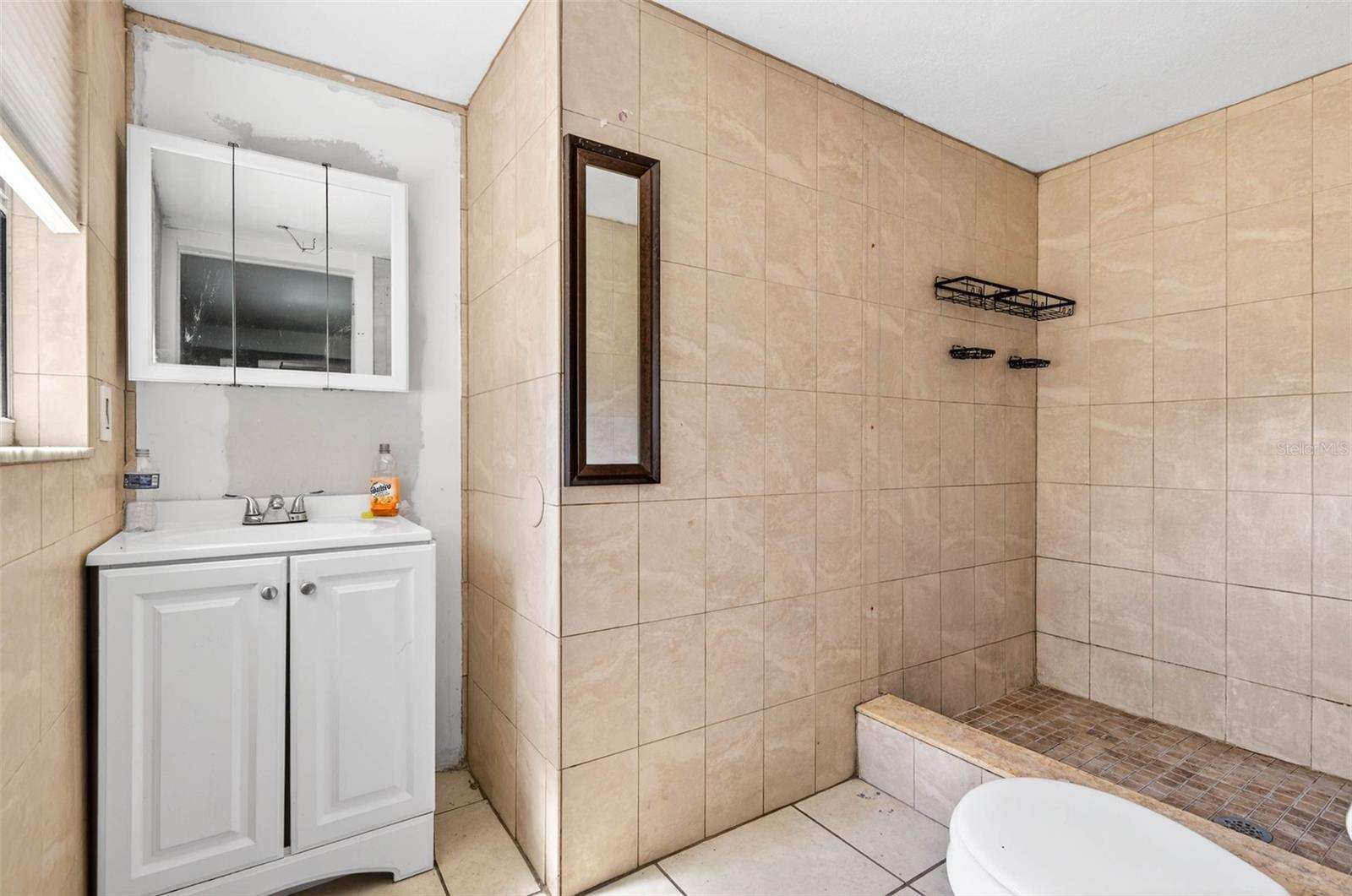 Image 12 of 38 For 527 Julie Lane