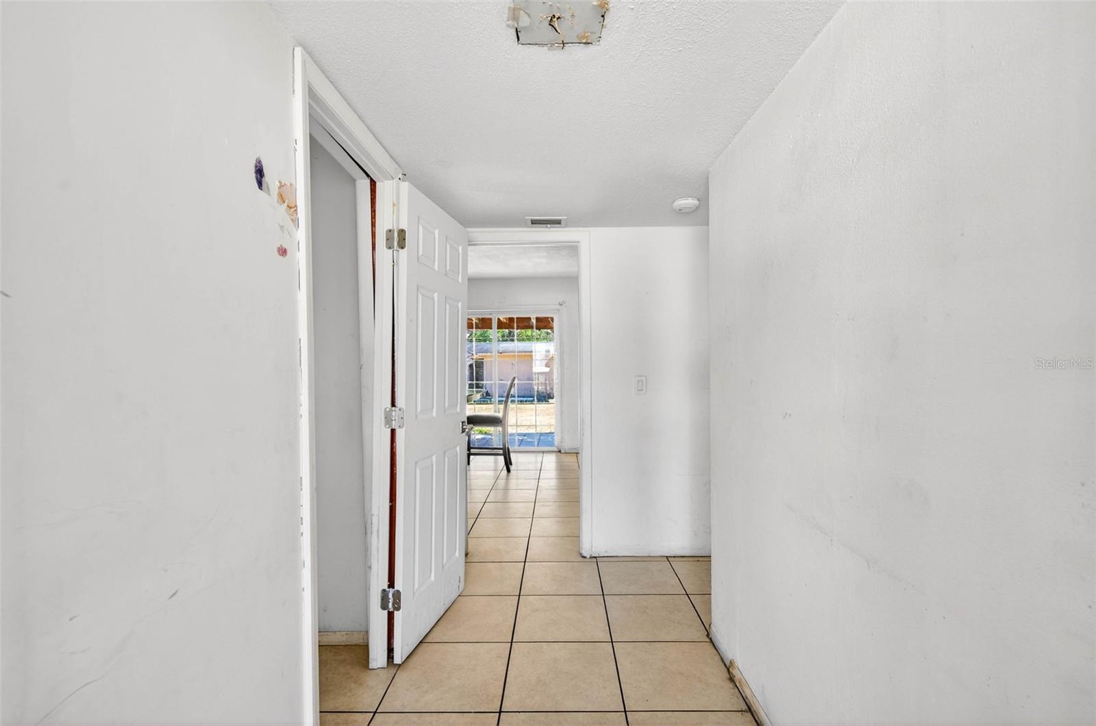 Image 14 of 38 For 527 Julie Lane