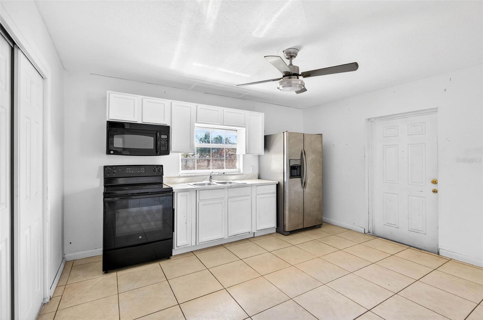 Image 16 of 38 For 527 Julie Lane