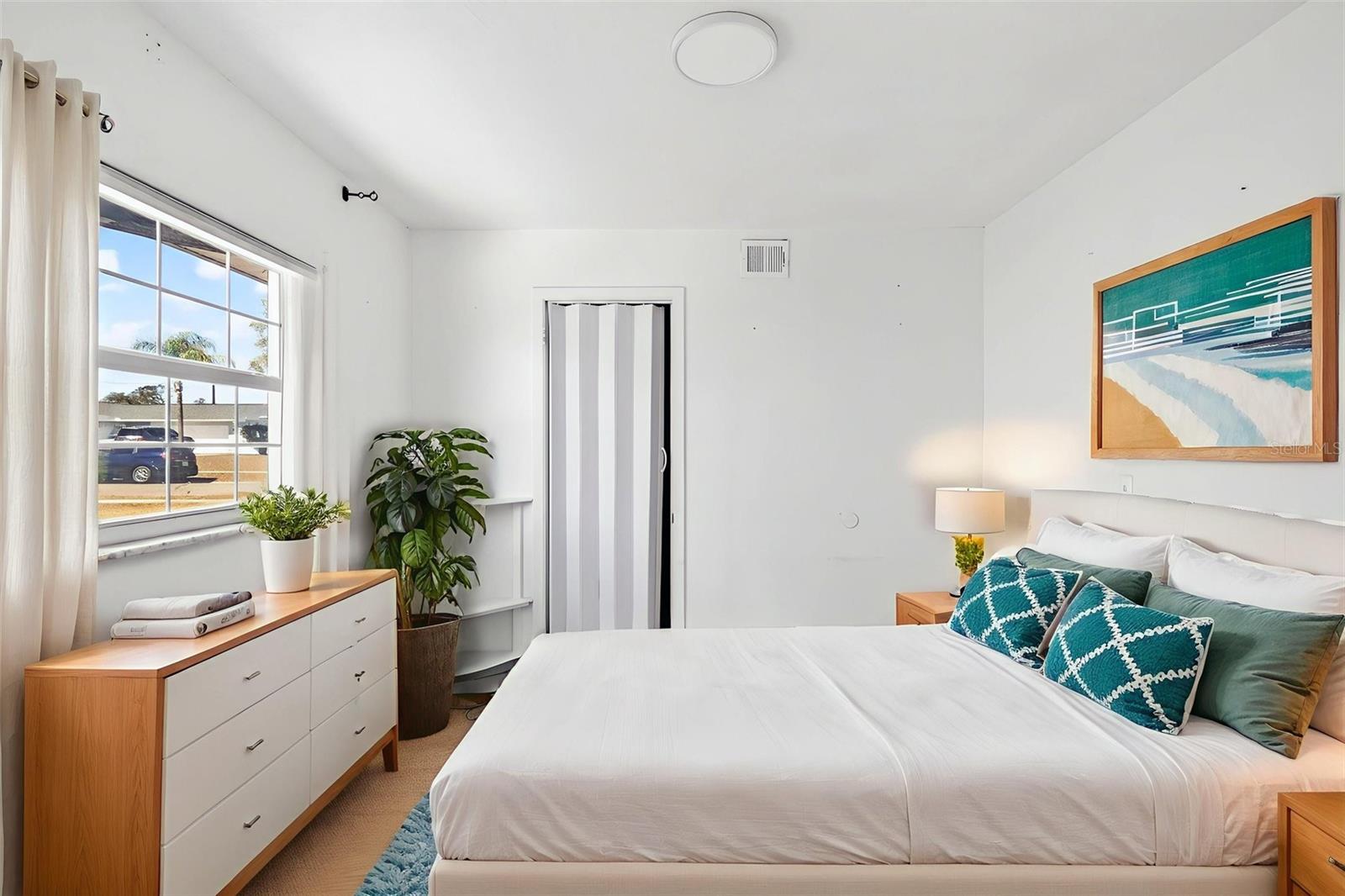 Image 22 of 38 For 527 Julie Lane