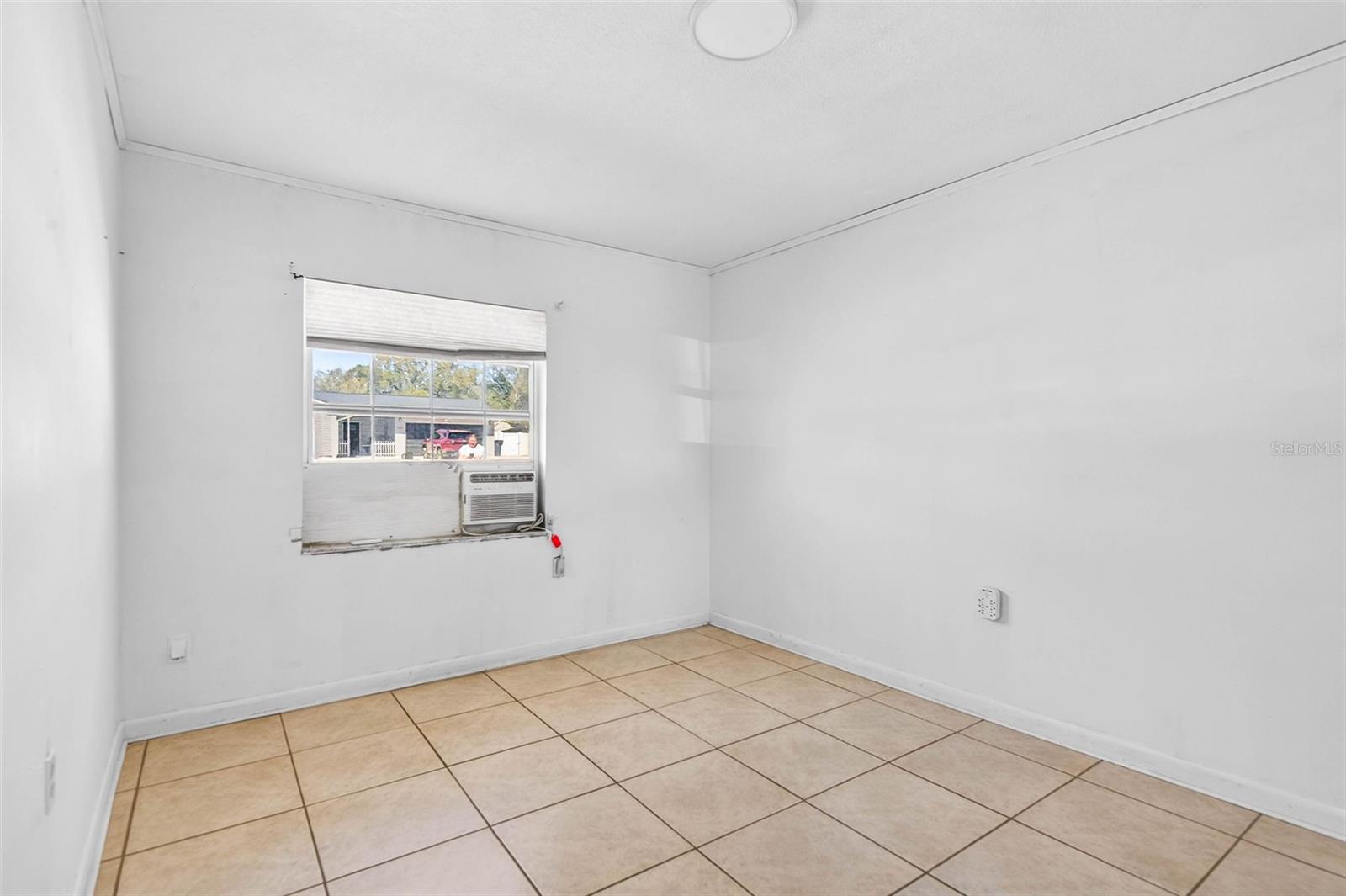 Image 23 of 38 For 527 Julie Lane