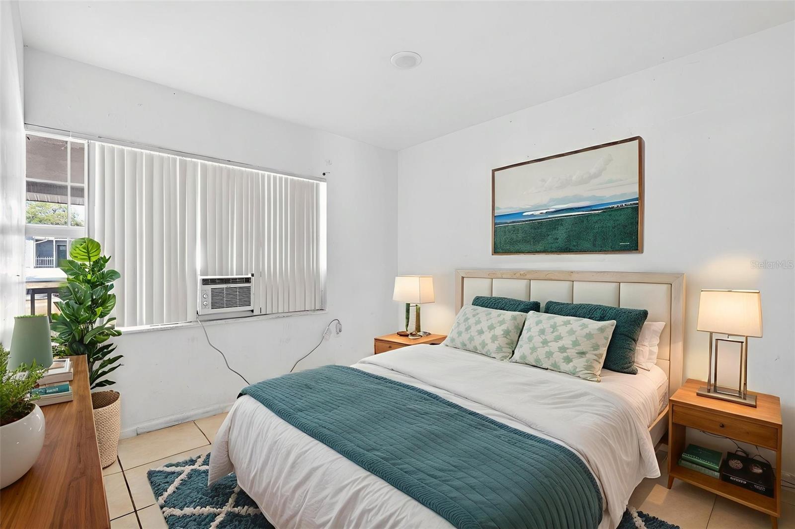 Image 25 of 38 For 527 Julie Lane