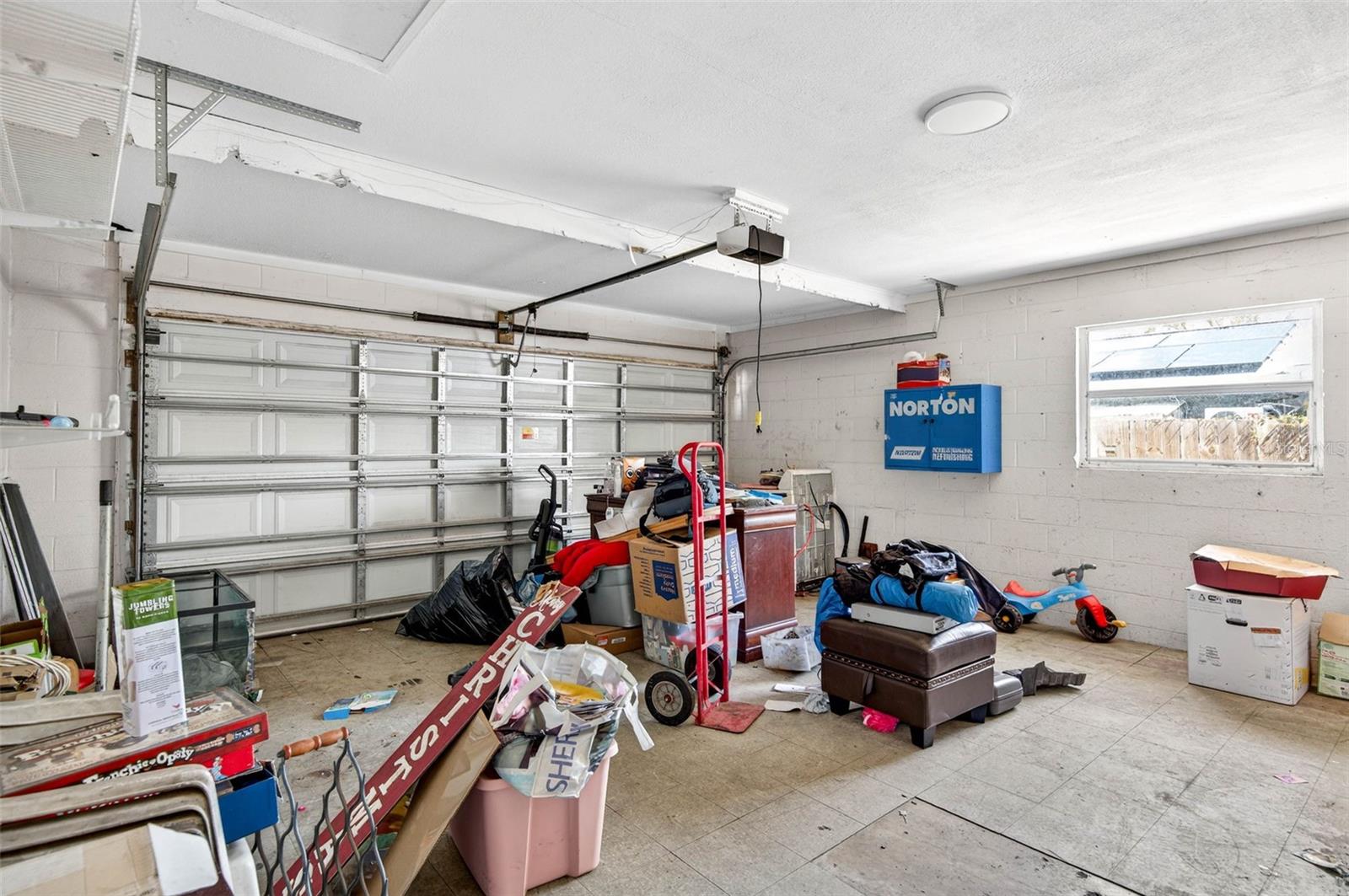 Image 28 of 38 For 527 Julie Lane