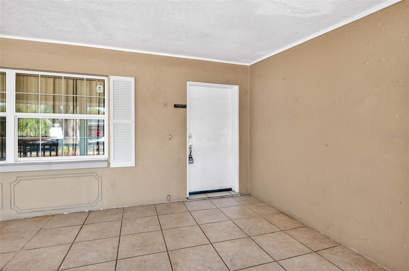 Image 3 of 38 For 527 Julie Lane