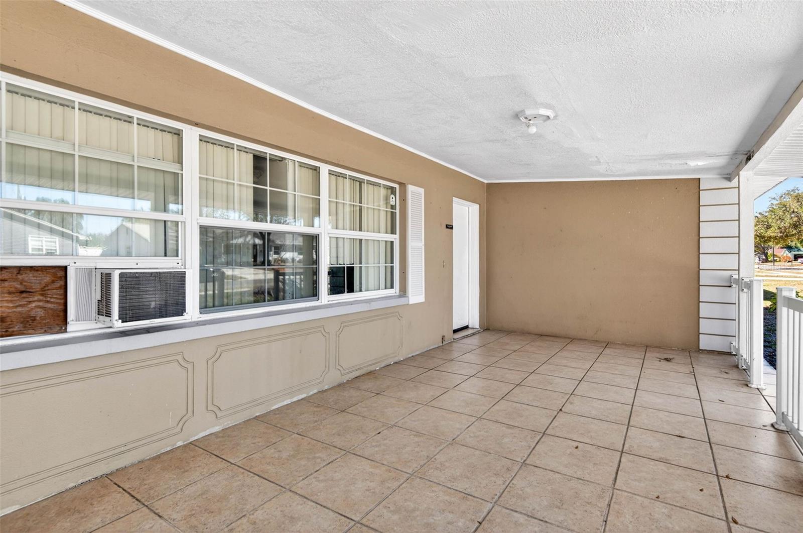 Image 4 of 38 For 527 Julie Lane