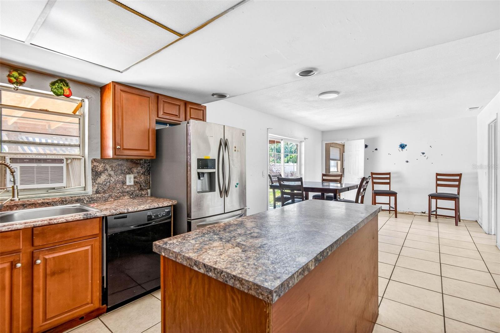 Image 7 of 38 For 527 Julie Lane