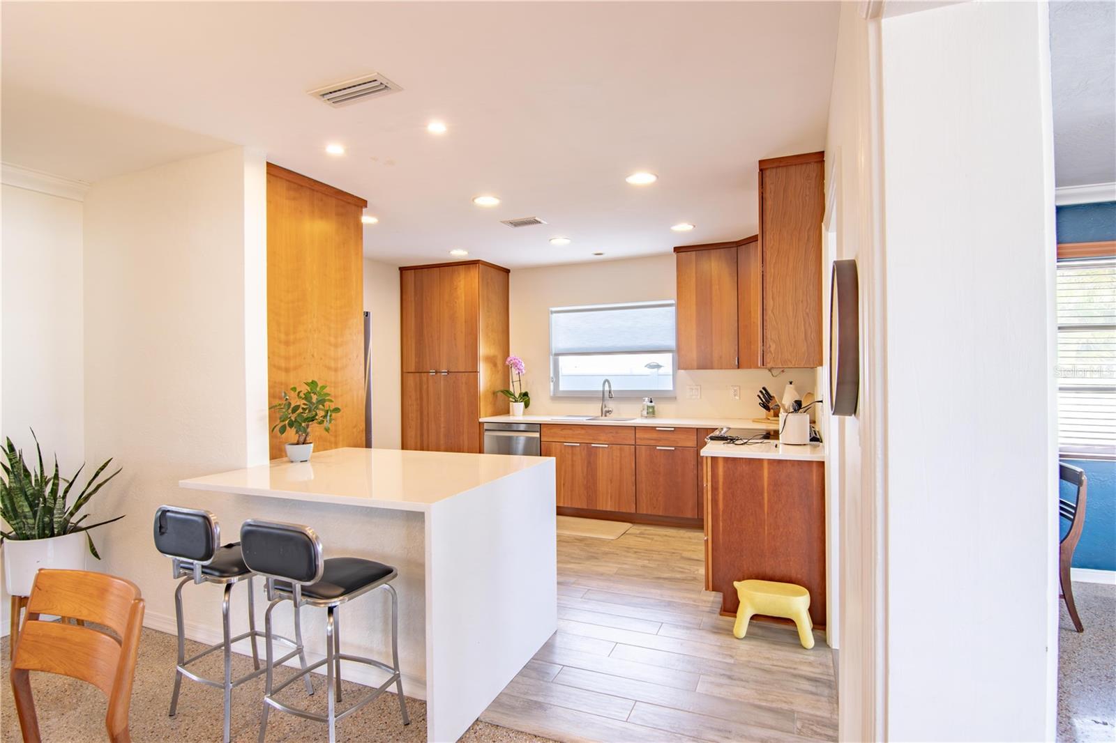 Image 11 of 32 For 1129 39th Avenue Ne