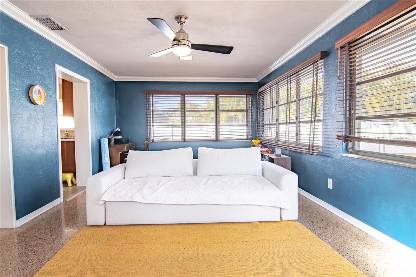 Image 13 of 32 For 1129 39th Avenue Ne