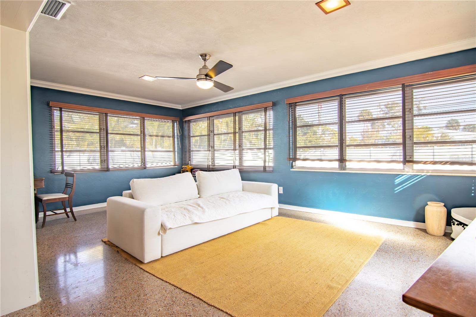 Image 14 of 32 For 1129 39th Avenue Ne