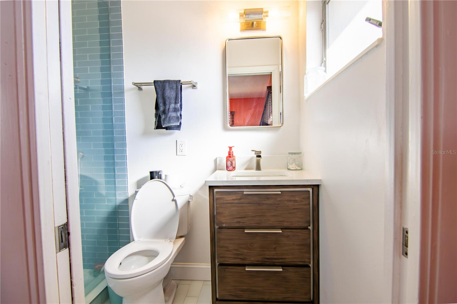 Image 25 of 32 For 1129 39th Avenue Ne