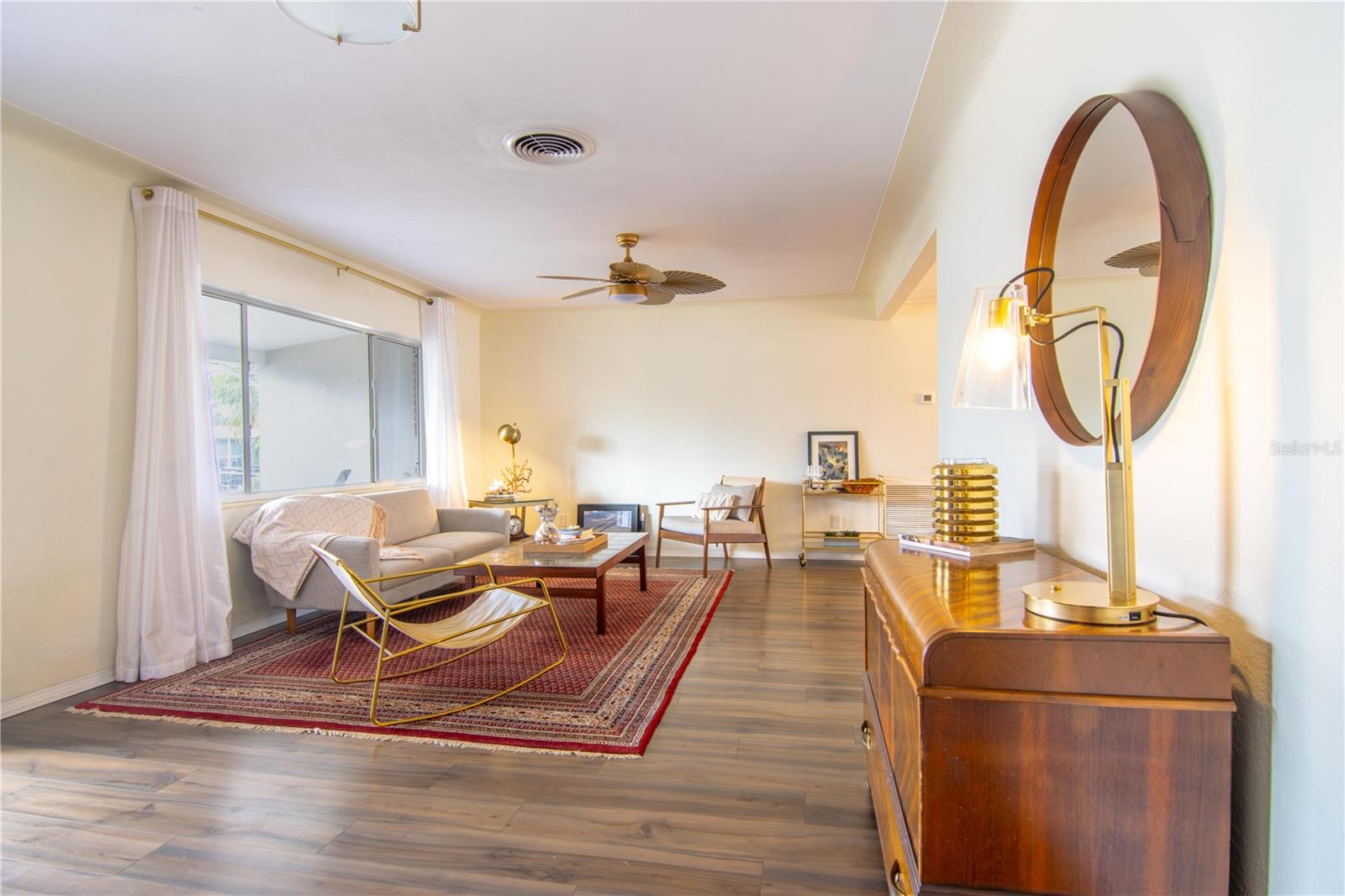 Image 3 of 32 For 1129 39th Avenue Ne