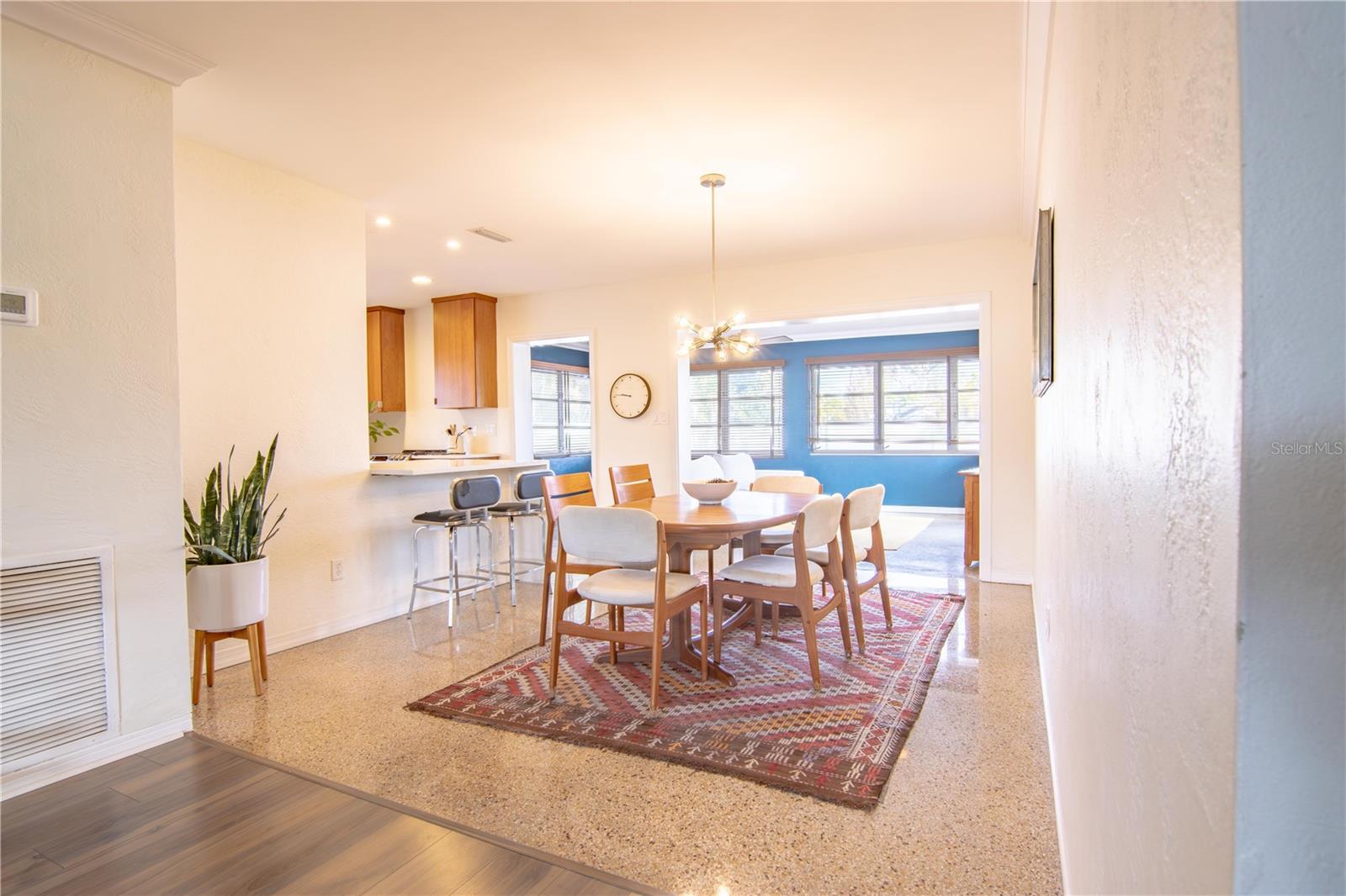 Image 9 of 32 For 1129 39th Avenue Ne