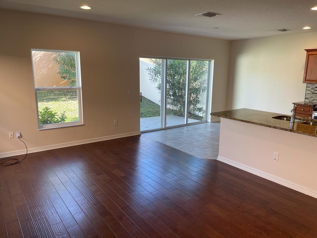 Image 7 of 29 For 1827 Sommarie Way