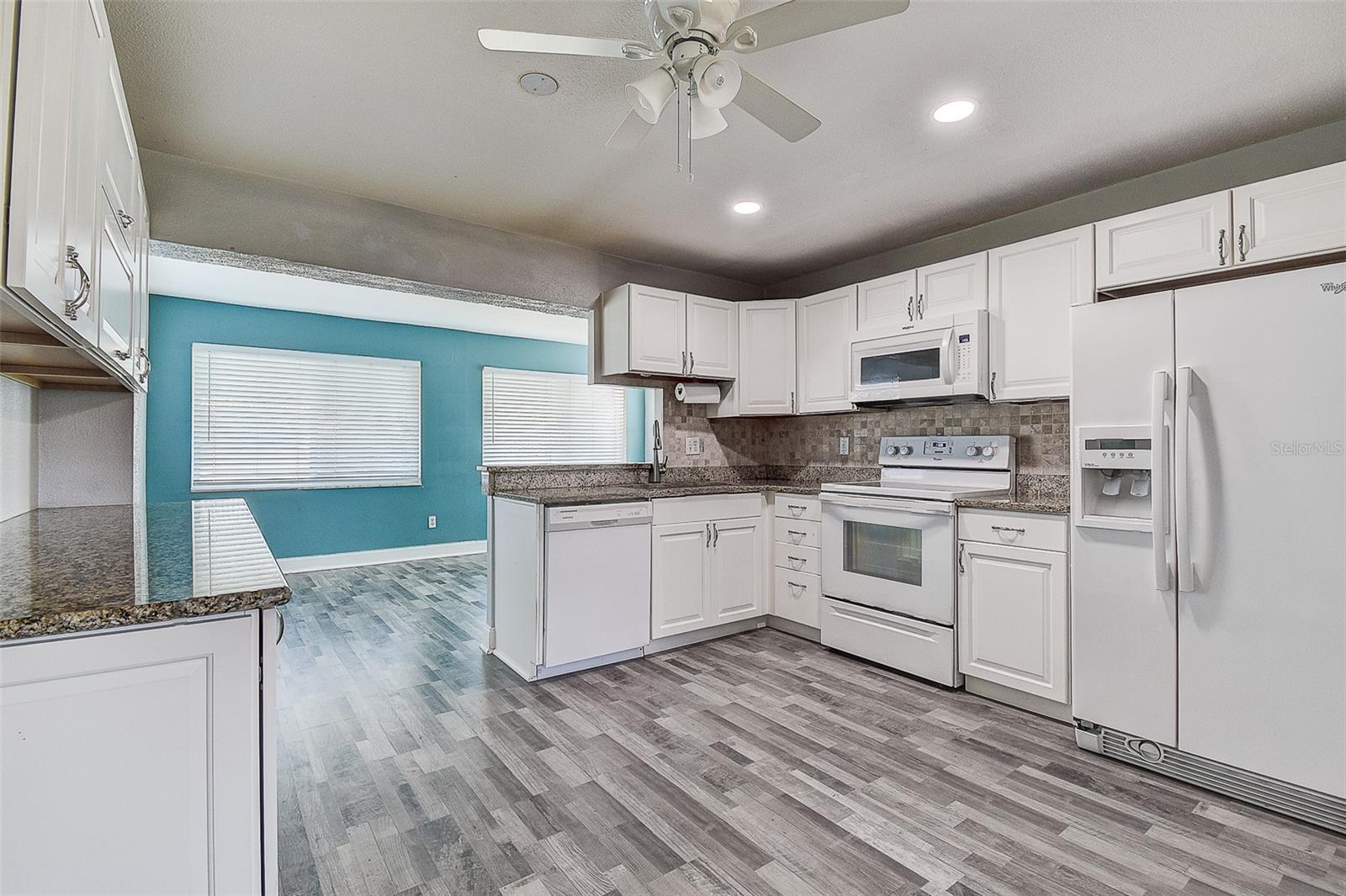 Listing photo id 8 for 14131 89th Avenue