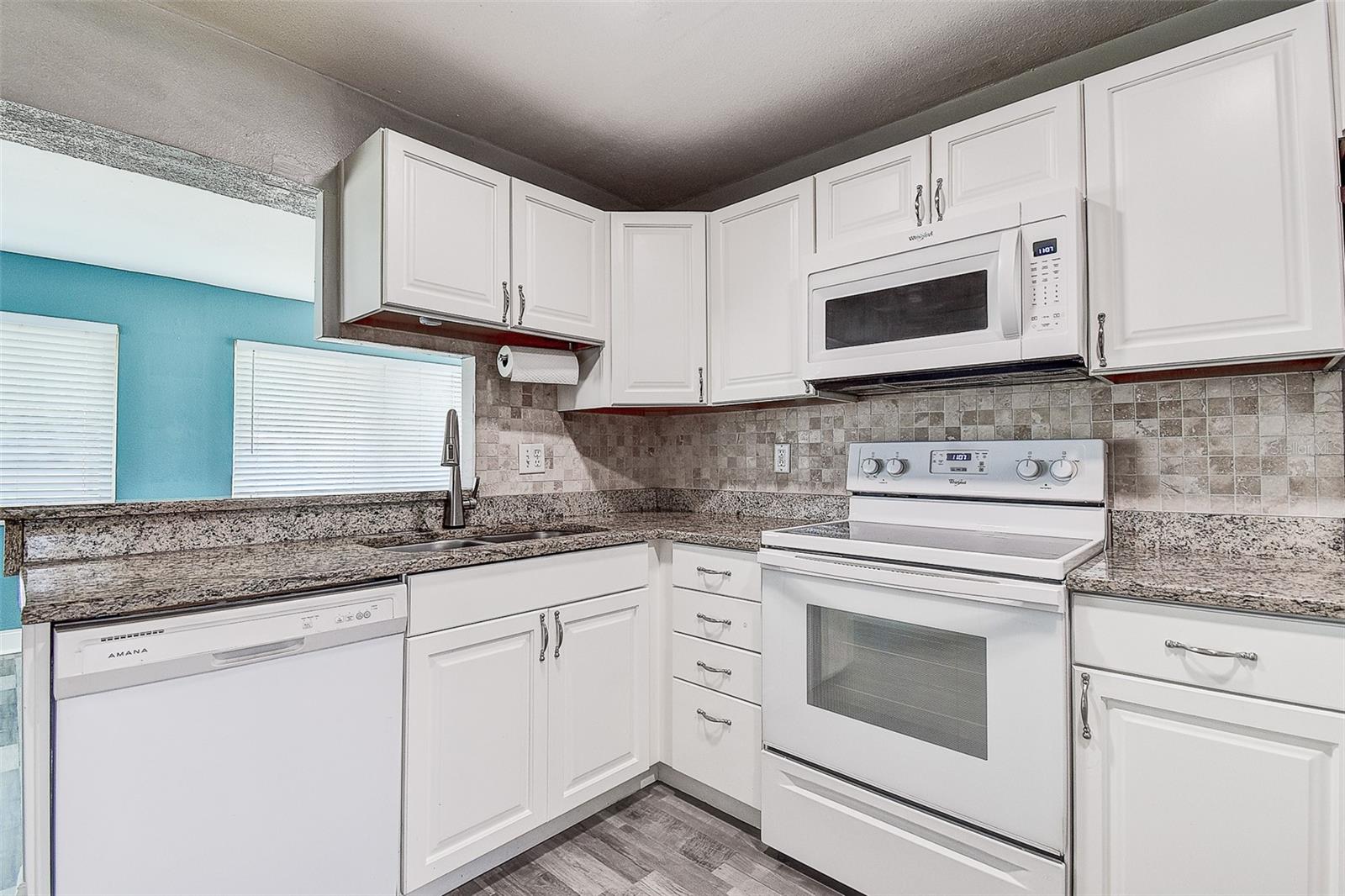 Listing photo id 9 for 14131 89th Avenue