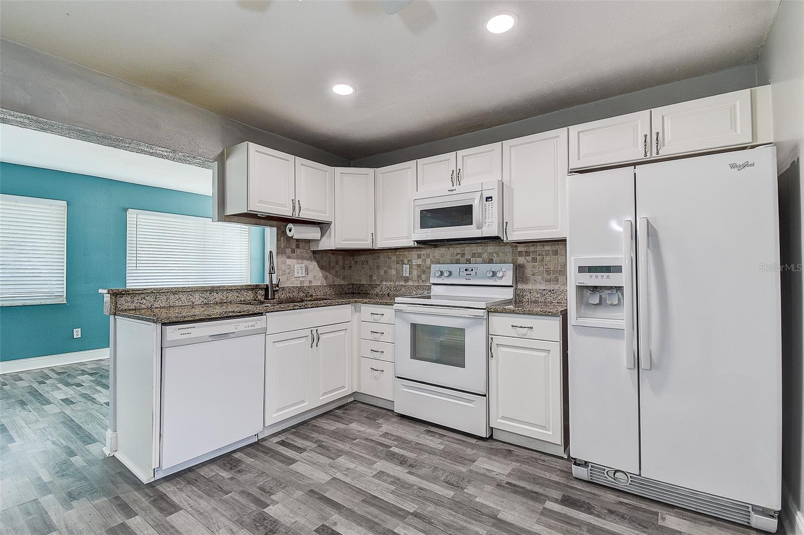 Listing photo id 11 for 14131 89th Avenue