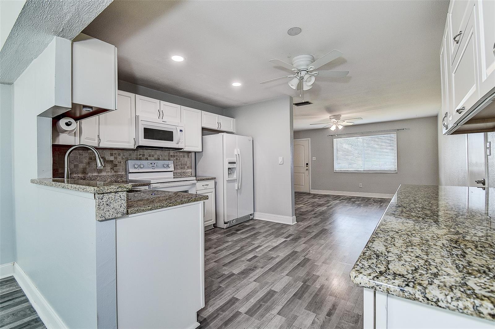 Listing photo id 12 for 14131 89th Avenue