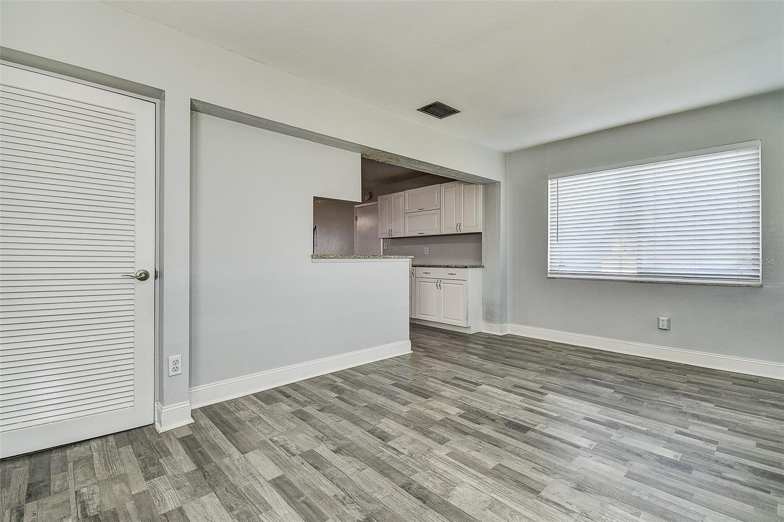 Listing photo id 14 for 14131 89th Avenue