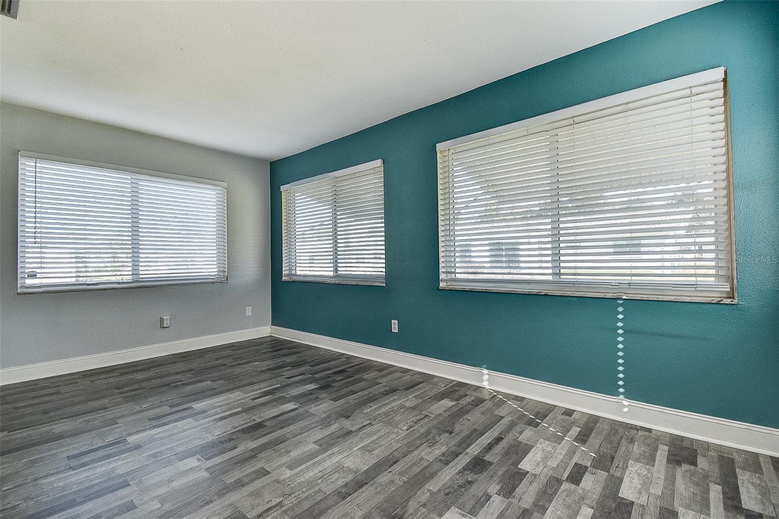 Listing photo id 15 for 14131 89th Avenue