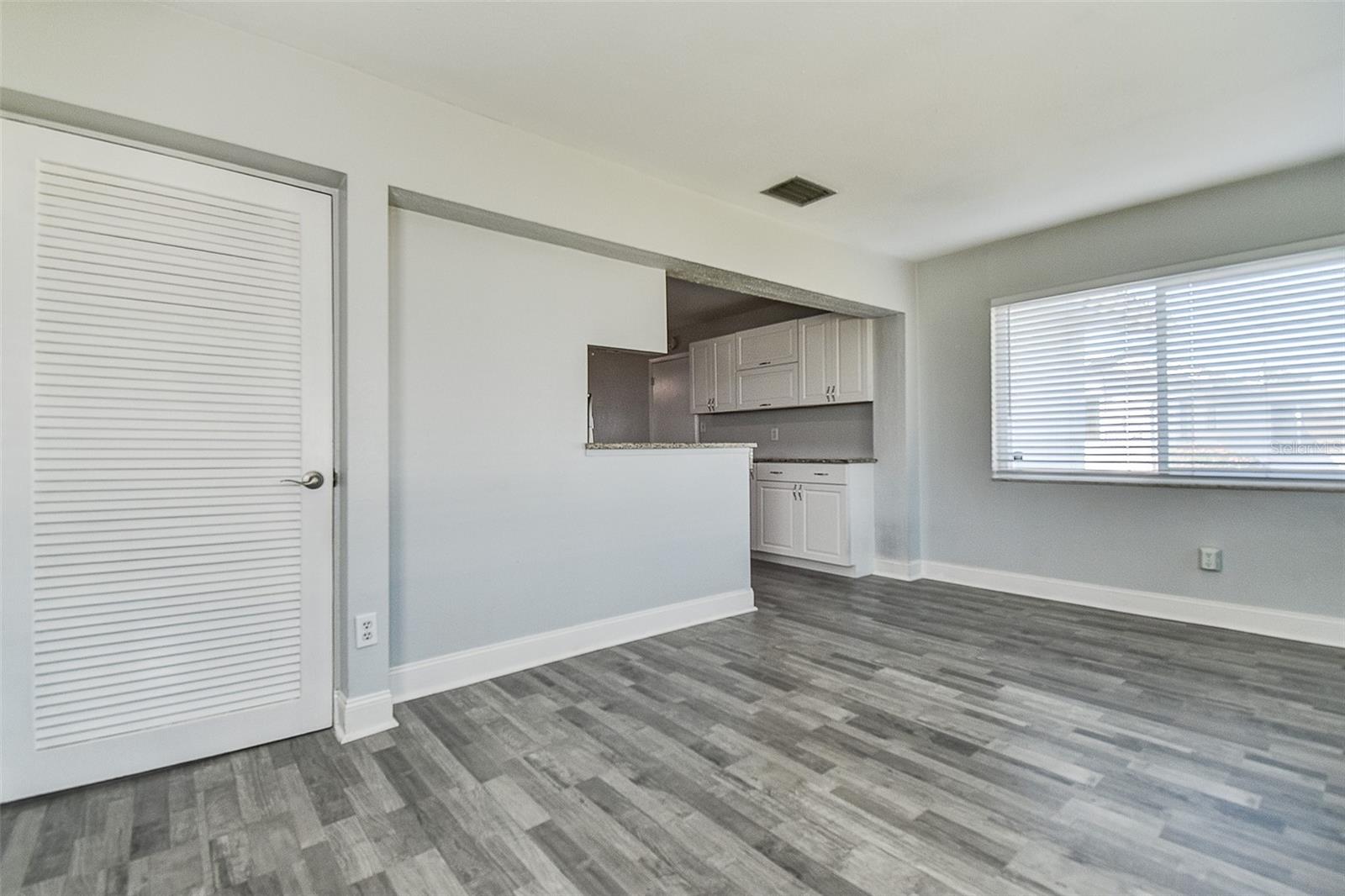 Listing photo id 16 for 14131 89th Avenue