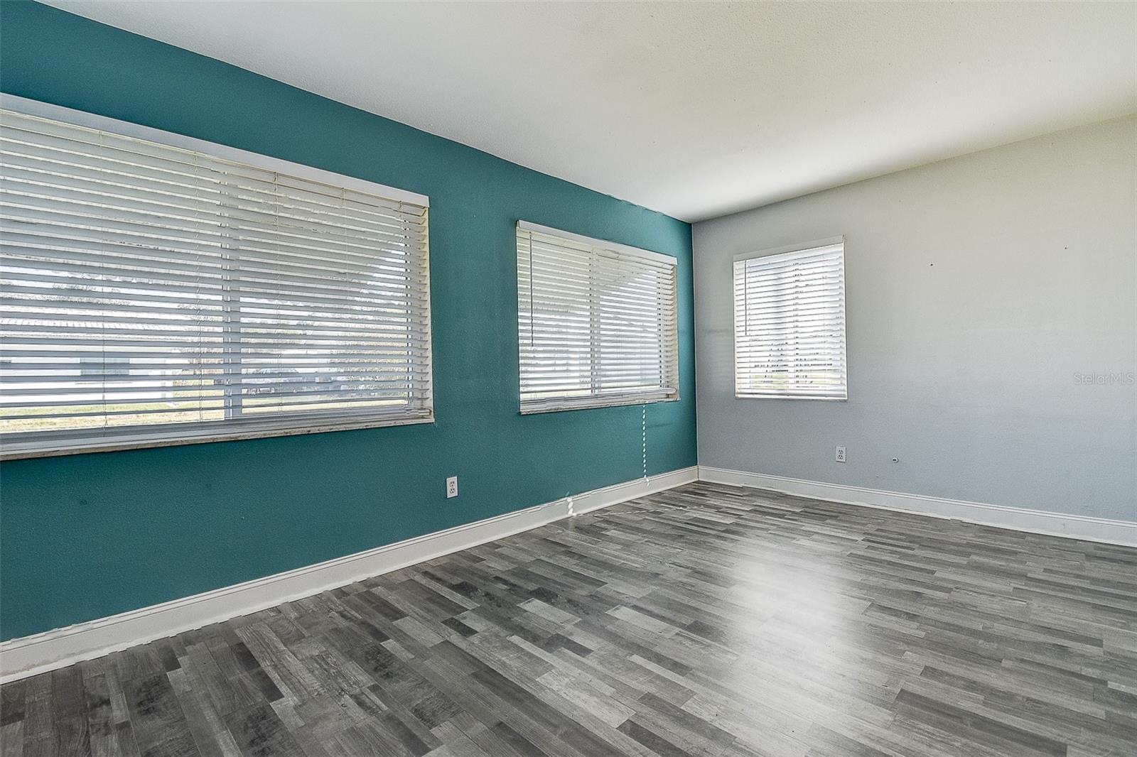 Listing photo id 17 for 14131 89th Avenue