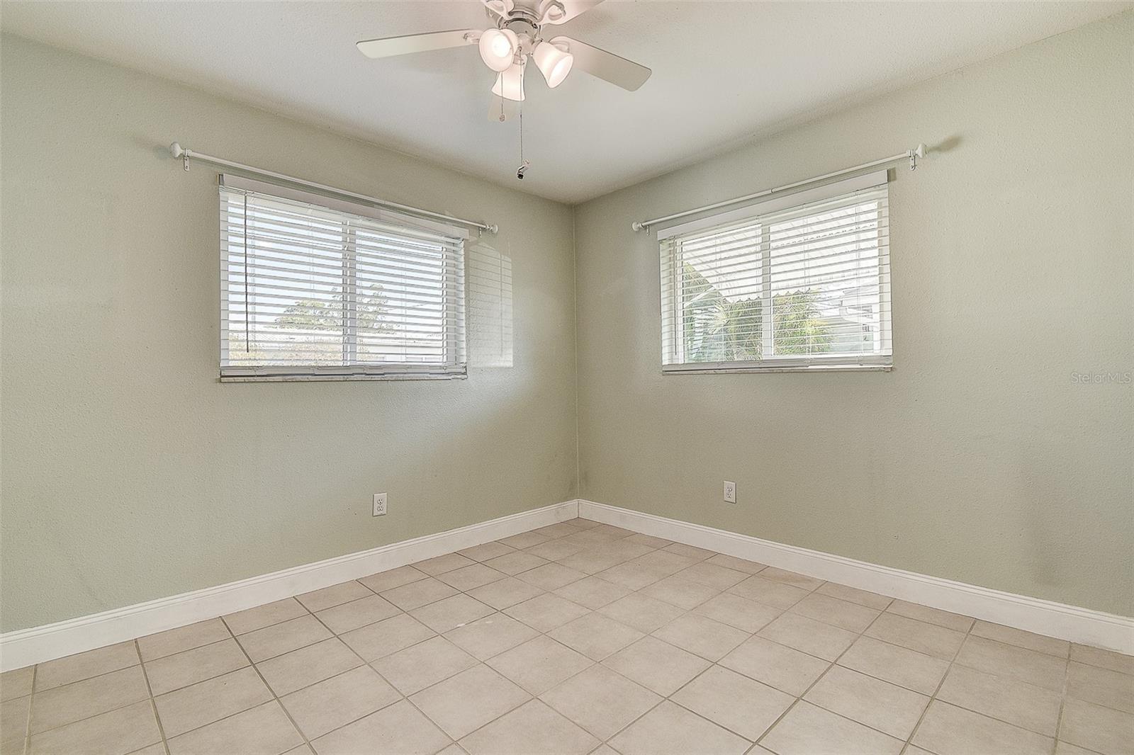 Listing photo id 21 for 14131 89th Avenue