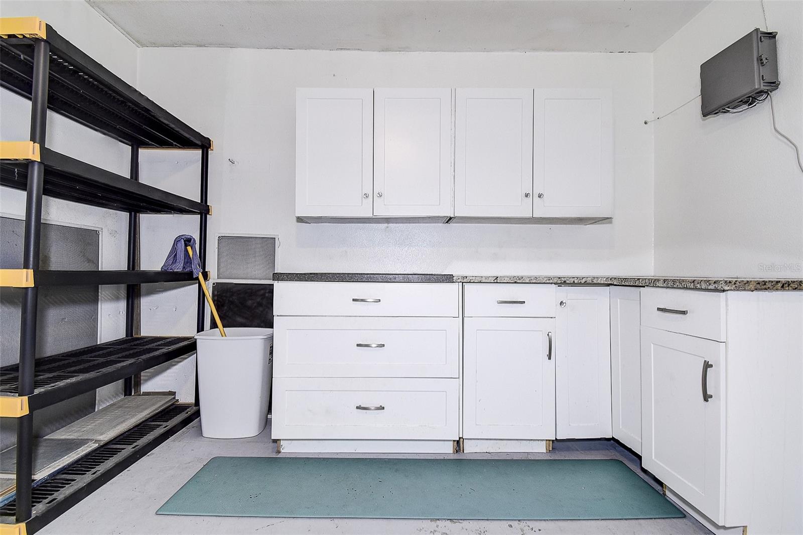 Listing photo id 24 for 14131 89th Avenue