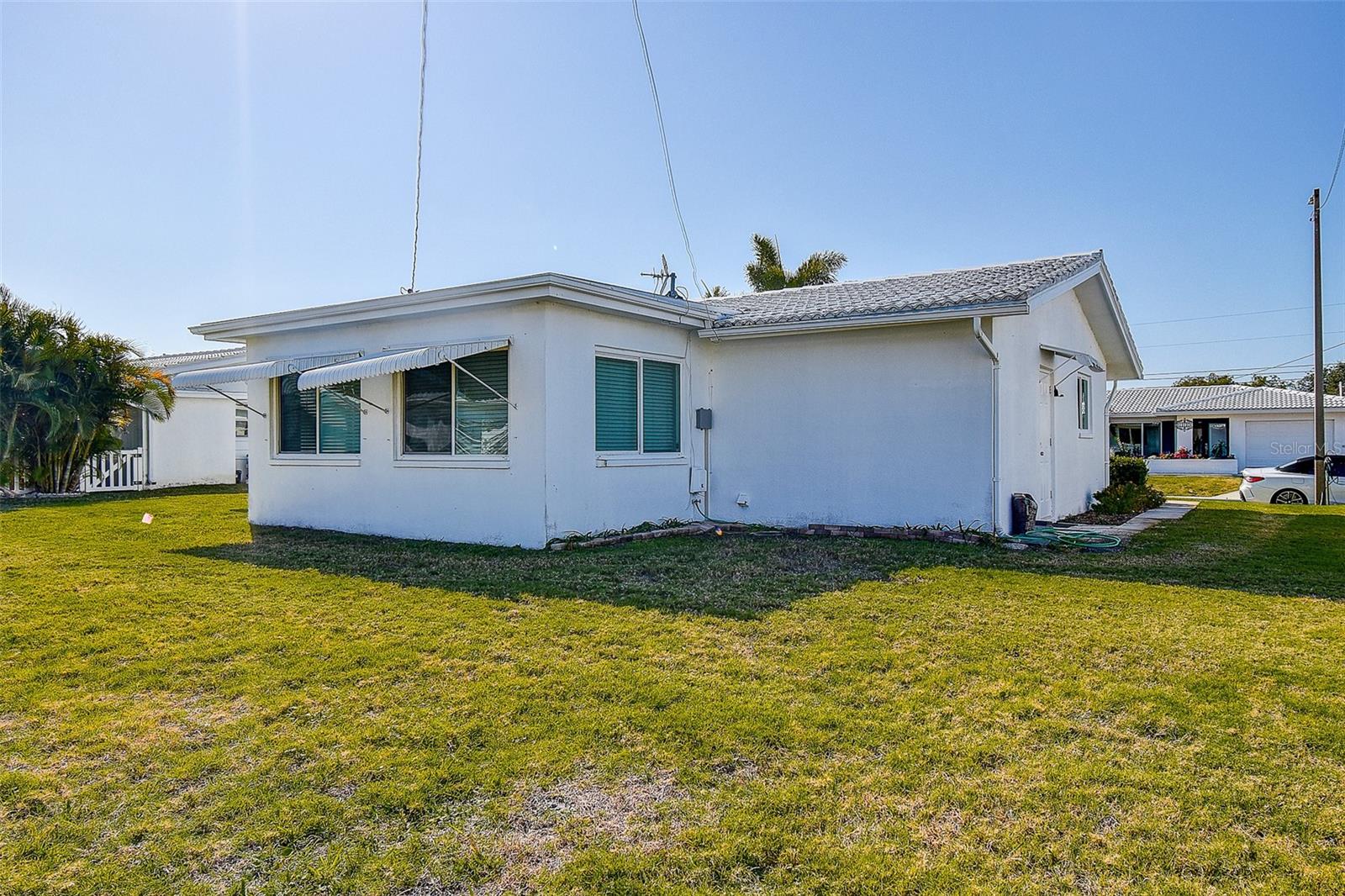 Listing photo id 27 for 14131 89th Avenue