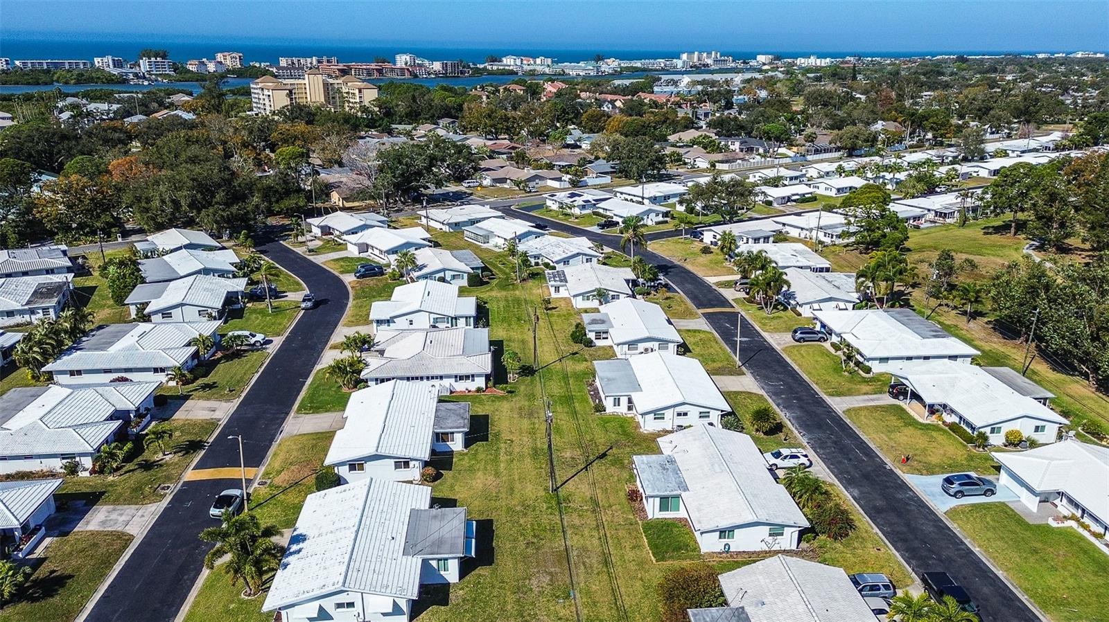 Listing photo id 37 for 14131 89th Avenue