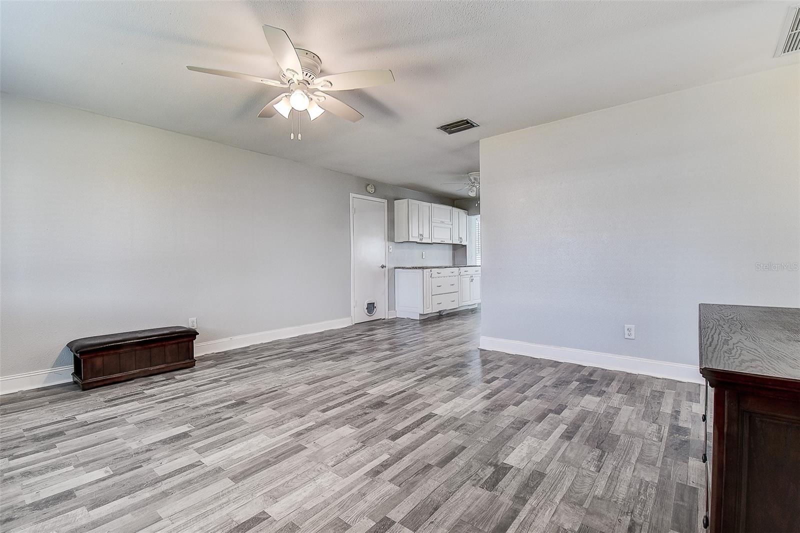 Listing photo id 4 for 14131 89th Avenue