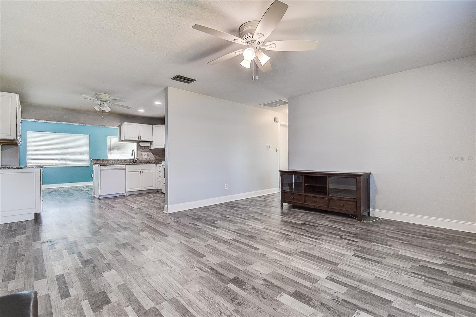 Listing photo id 6 for 14131 89th Avenue